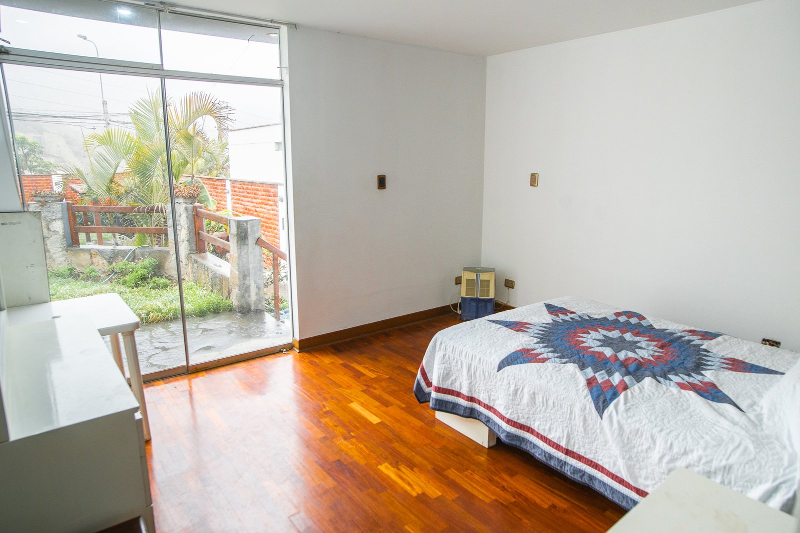 Vendo Casa en La Planicie: Terreno de 612 m² + 800 m² de Ladera con Piscina y Áreas Sociales