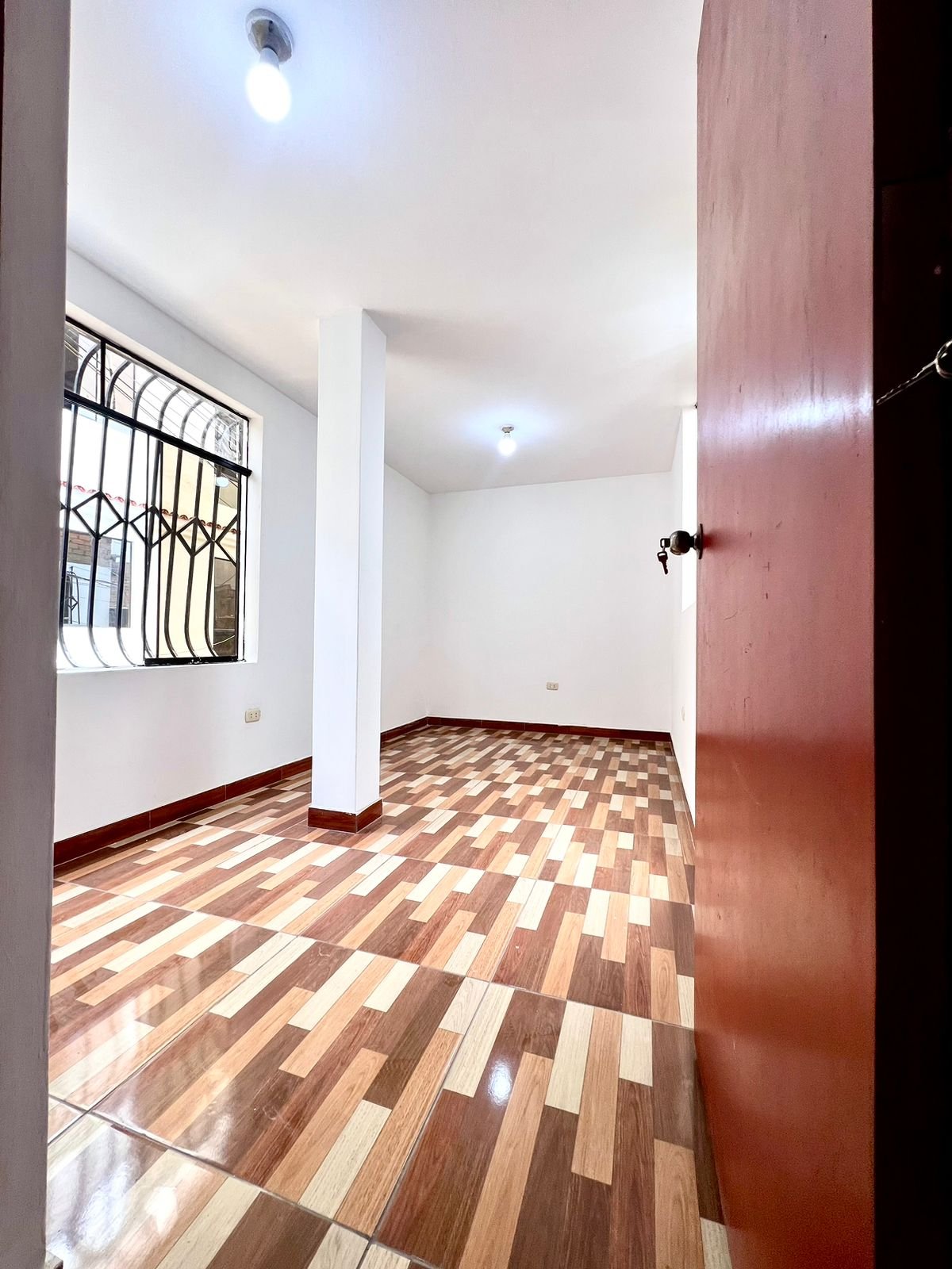 Linda Casa de Esquina en Venta en Mariscal Cáceres, San Juan de Lurigancho
