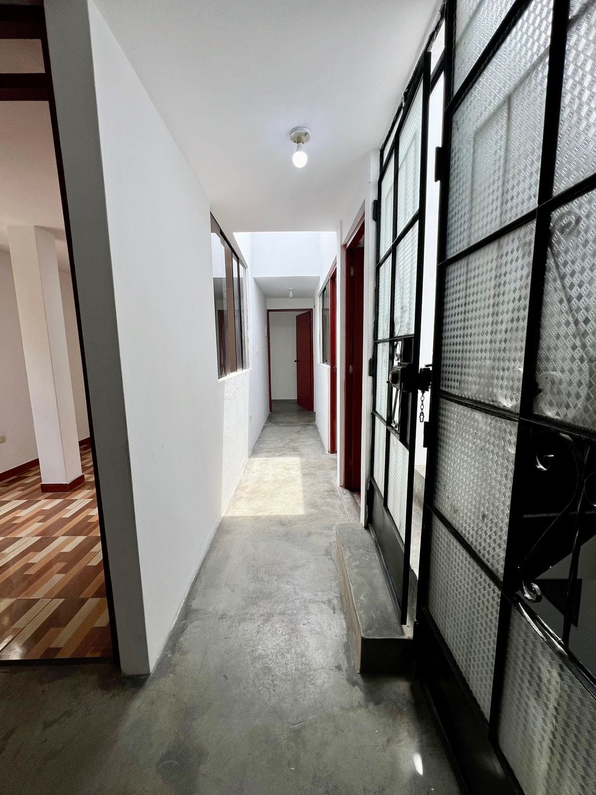 Linda Casa de Esquina en Venta en Mariscal Cáceres, San Juan de Lurigancho