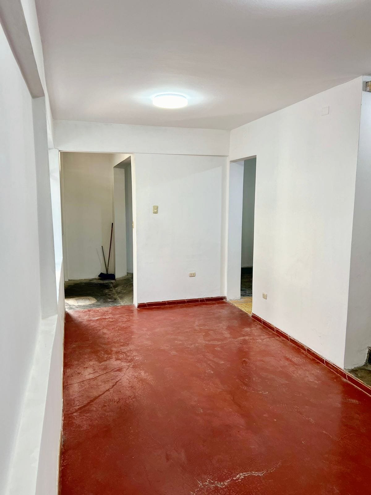 Linda Casa de Esquina en Venta en Mariscal Cáceres, San Juan de Lurigancho