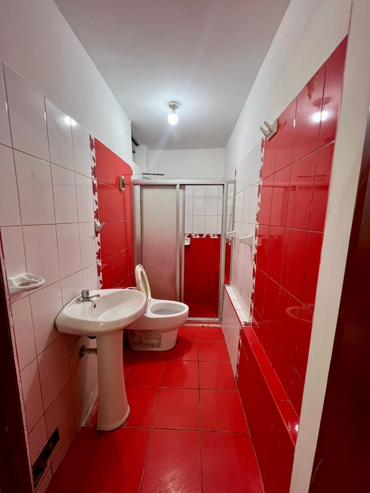 Linda Casa de Esquina en Venta en Mariscal Cáceres, San Juan de Lurigancho