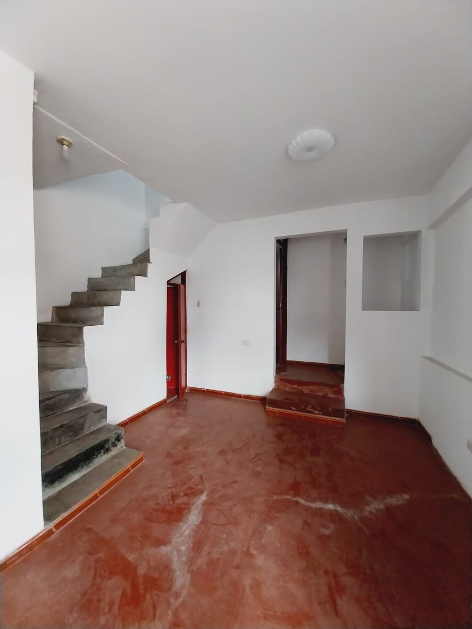 Linda Casa de Esquina en Venta en Mariscal Cáceres, San Juan de Lurigancho